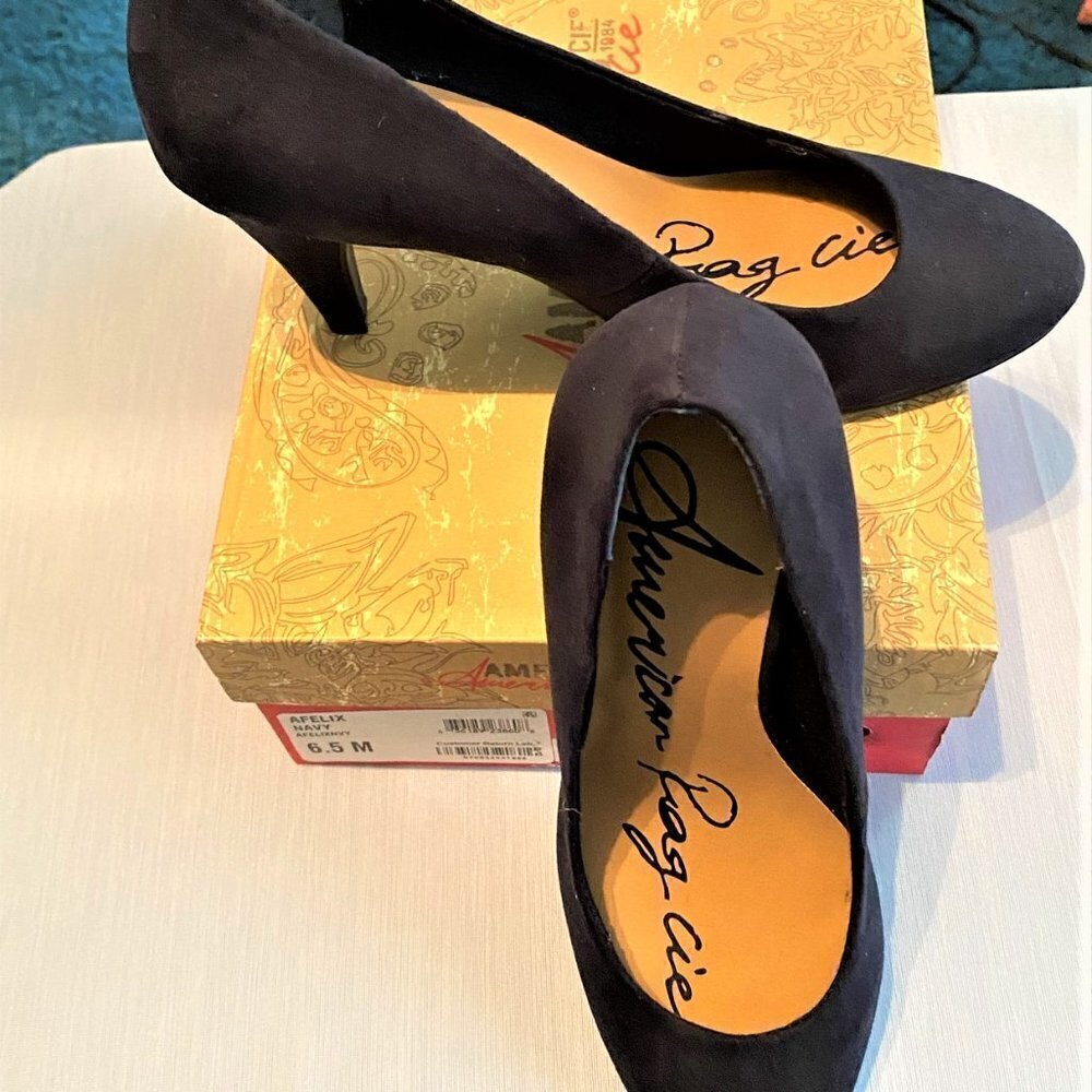 NWT American Rag CIE Navy Felix Pump Like Velvet - Picture 3 of 16